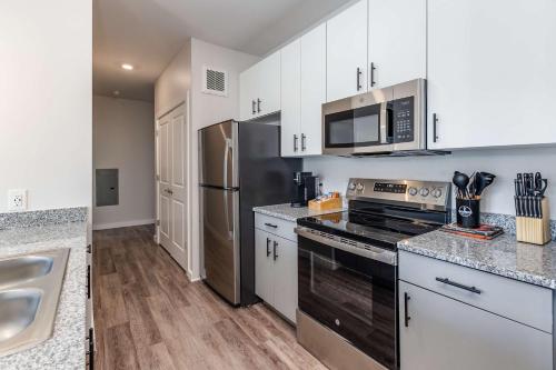 Modern Stay Close to Dining & Entertainment in CUF