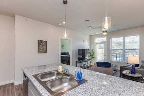 Modern Stay Close to Dining & Entertainment in CUF