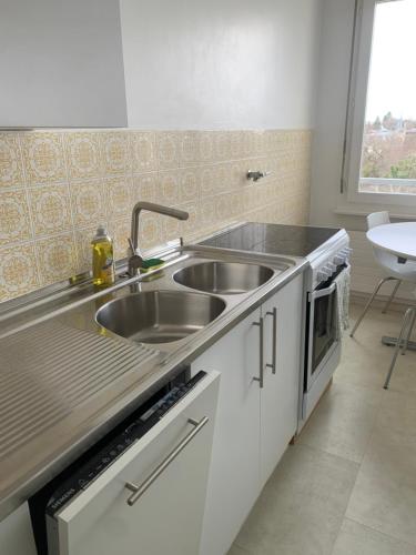Beautiful 1-Bed Apartment near Palexpo, UN Agencies & Diplomatic Missions, Genewa (zdjęcie 9)