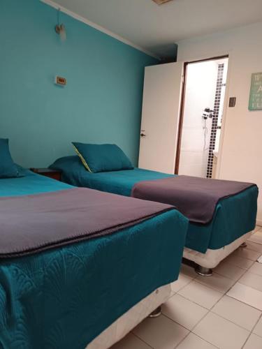 2 twin beds