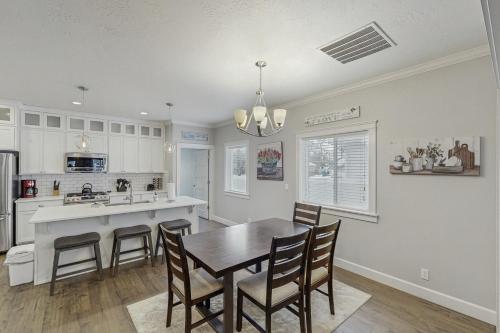 6th Street Retreat - image 32