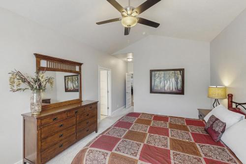 6th Street Retreat - image 30