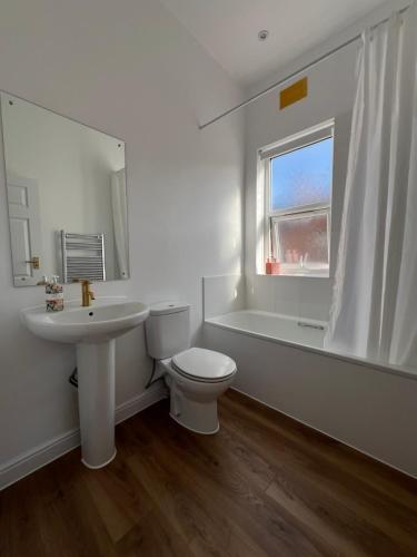 Liverpool Coco House - 3 Bedrooms, Liverpool (photo 6)