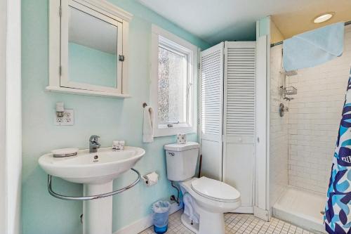 A Chatham Pearl on Oyster River A Chatham Pearl on Oyster River