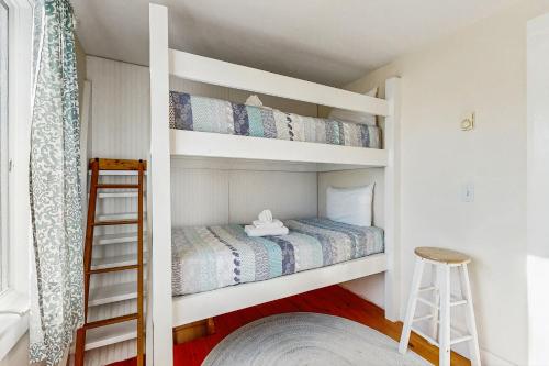 A Chatham Pearl on Oyster River A Chatham Pearl on Oyster River