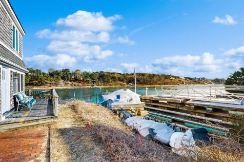 A Chatham Pearl on Oyster River A Chatham Pearl on Oyster River