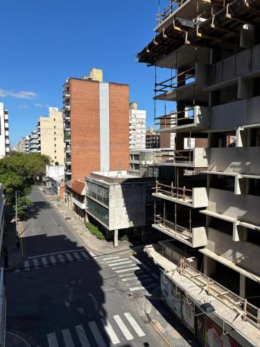 Loft a metros de Av Pellegrini y Bv Oroño - By Bnb Group