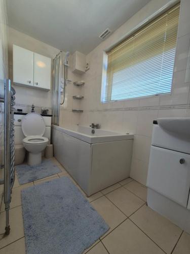 Three bedroom house with a garden in Redhill West