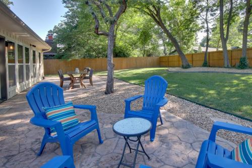 Sunny and Chic Retreat with Spacious Yard and Patio! in Bentonville, USA