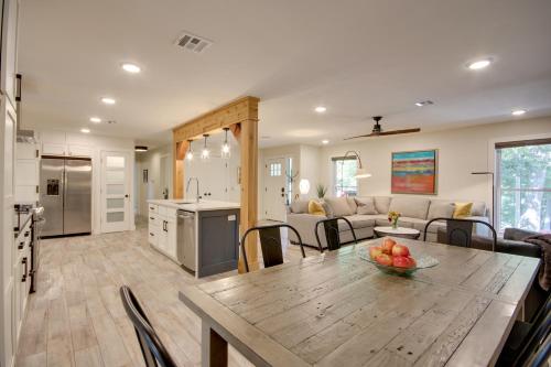 Sunny and Chic Retreat with Spacious Yard and Patio! in Bentonville, USA