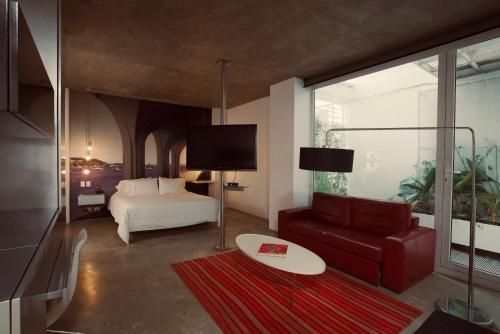 Standard Suite image 6