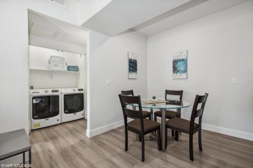 Pure Suites Glendale Furnished Two Bed Pool Gym thumb 2