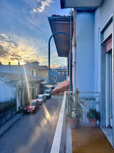 ระเบียง/ชานเรือน, Holiday home for groups Acireale in อชีเรอาเล