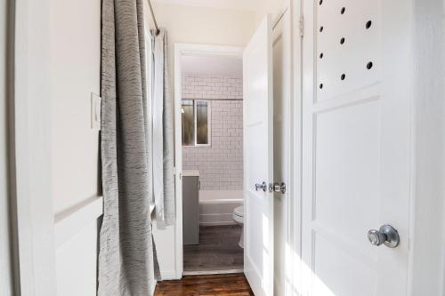 Updated 1BR Apartment Near Sunset Strip, Los Angeles (fotografie 4)