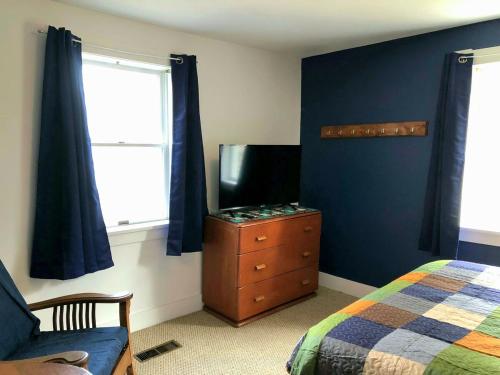 Entire Rustic Farmhouse minutes from Jay Peak