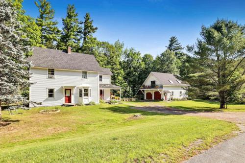Entire Rustic Farmhouse minutes from Jay Peak