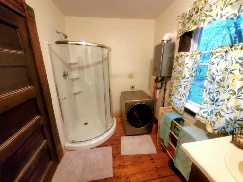 Entire Rustic Farmhouse minutes from Jay Peak