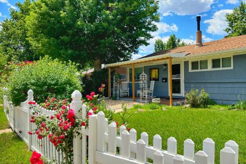 NEW! Cozy, Family-Friendly 4BR/2BA Home with Hot Tub + Pool Table in Colorado Springs, USA