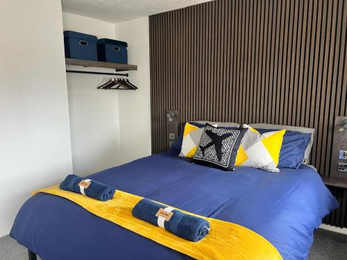 AeroSuites Luton - SHARED AND PRIVATE Accommodations mins from Luton Airport,FREE selected Breakfast - Luton