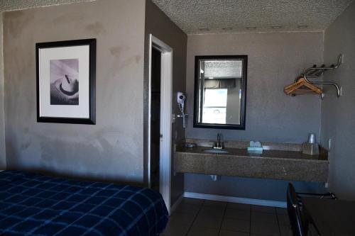 Lockhart Inn - image 9