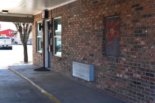 Lockhart Inn - image 13
