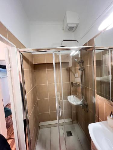 Modern Cozy Central Flat in 帕特雷市中心