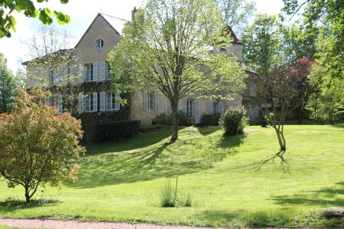 Les Epaux in แซยี