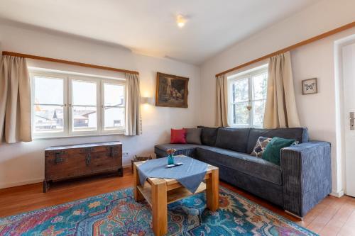 Apartment with Mountain View