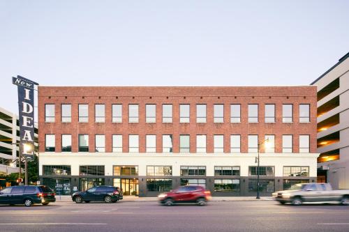 Theatre Retreat 2 Bedroom Loft - 1 Blk from Theatres near มหาวิหารเซนต์พอล