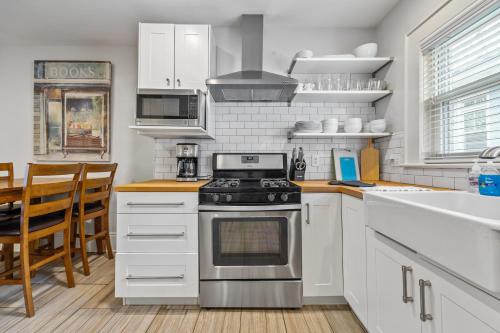 Cozy 4BR 2BA Home Near Inman Park near Fernbank Mseum Natural History