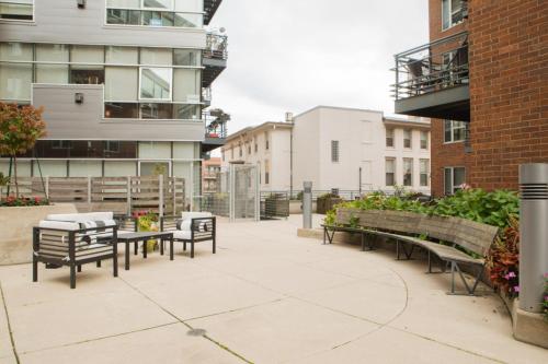 Flexhome East Side 2BR CG1 - Near Lakefront with Gym and Balcony Flexhome East Side 2BR CG1 - Near Lakefront with Gym and Balcony