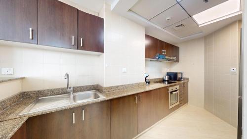 Vacationer l High Rise 2 Bedroom Apartment l Free parking & Pool Access, Dubaj (zdjęcie 9)