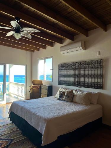 Casa De Arte, Roatan - Beachside Bliss in Diamond Rock