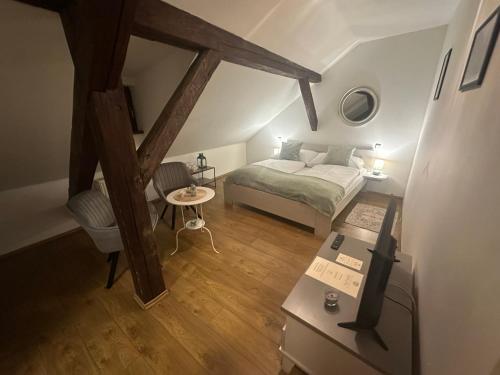 Double Room image 6
