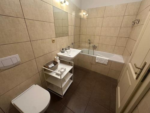 Double Room image 7