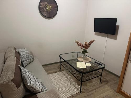 One-Bedroom Apartment image 5