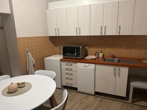 One-Bedroom Apartment image 2