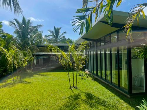 Tropical Modernist Retreat in Mission Beach