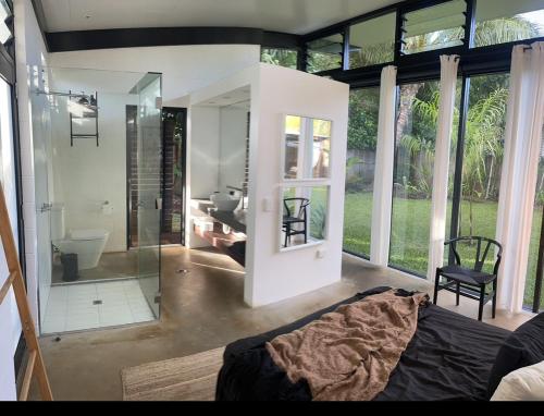 Tropical Modernist Retreat in Mission Beach