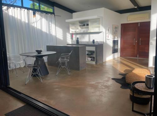 Tropical Modernist Retreat in Mission Beach