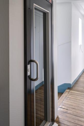 Bright 1BR Parisian Retreat Italy Square | By Airnest - image 10