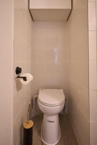 Bright 1BR Parisian Retreat Italy Square | By Airnest - image 4
