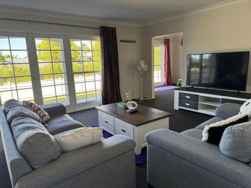 Seaside Luxury 4bedroom House in Pakuranga Heights