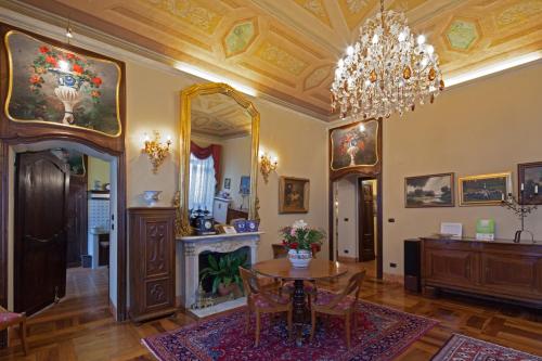 wspólne pomieszczenie/salon TV, B&B Contrada dei Giardini in Cuneo