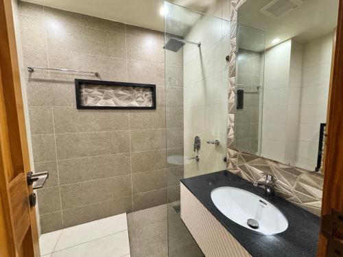 Lux Haven Stays 2 Bedroom Luxury Apartment - image 8