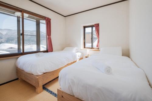 2 twin beds