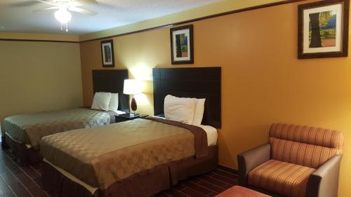 Deluxe Inn and Suites