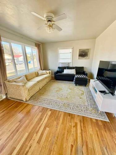Historic 2 bedroom home in Old Town-main floor thumb 3