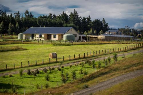 Entrada, AislingQuoy in Amberley
