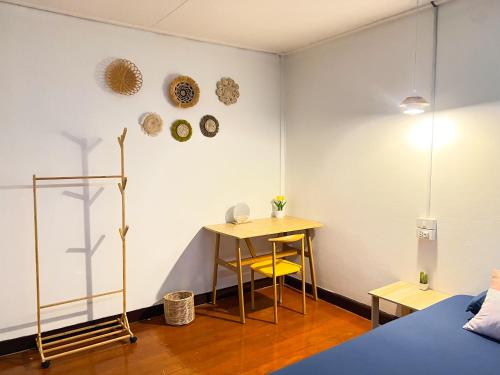 room detail thumbnail 1
